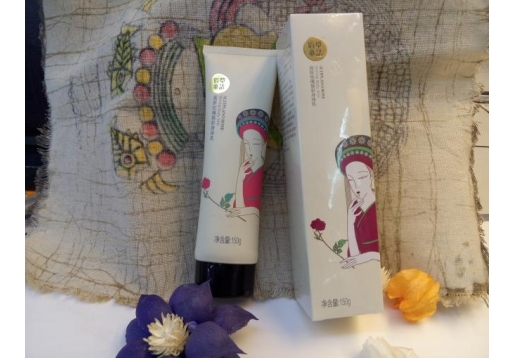 百草童话 玫瑰滋养焕彩身体乳图片