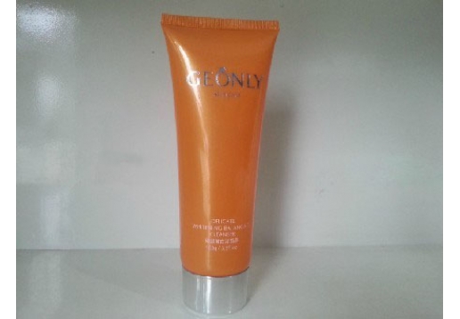 金欧莱 娇颜嫩肤洁面膏100g图片